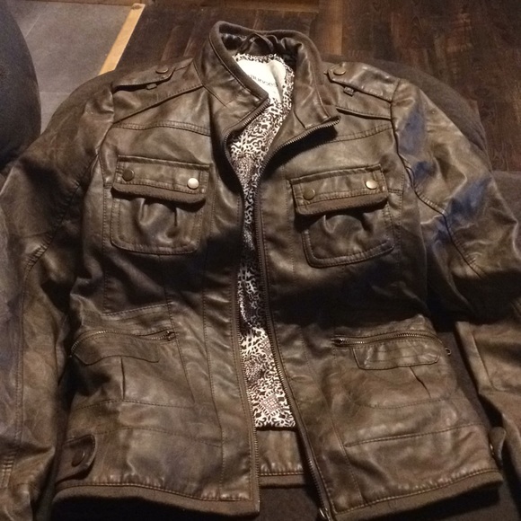 ❌SOLD❌ Maurice’s faux leather jacket - Picture 2 of 3